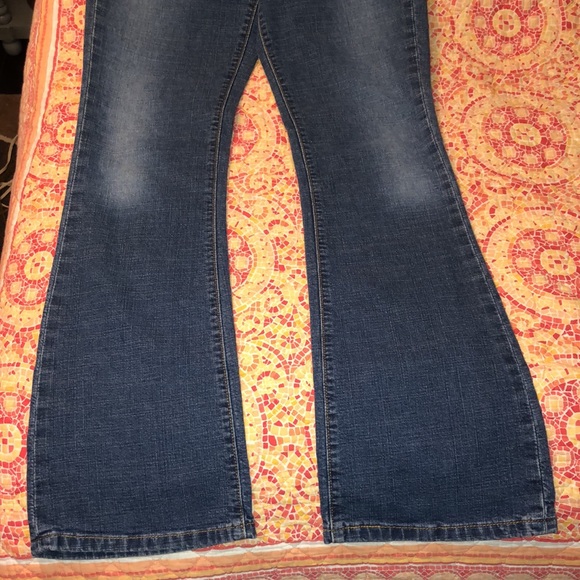 Women’s Levi’s Jeans 518 - Picture 3 of 13